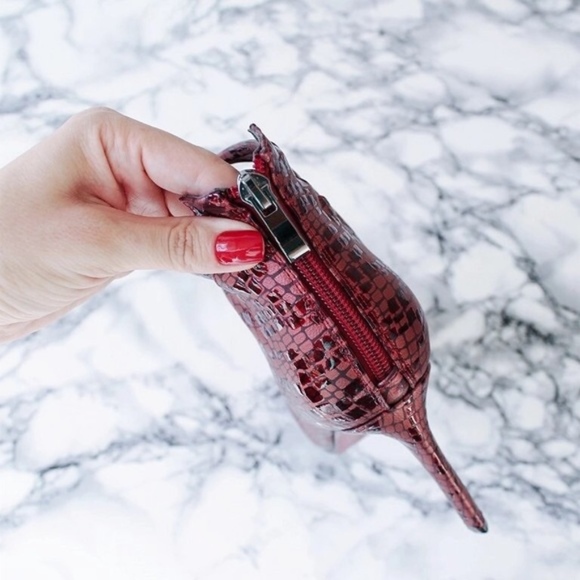 "Living on the Edge" (CLOSING CLOSET SALE) - Picture 6 of 7